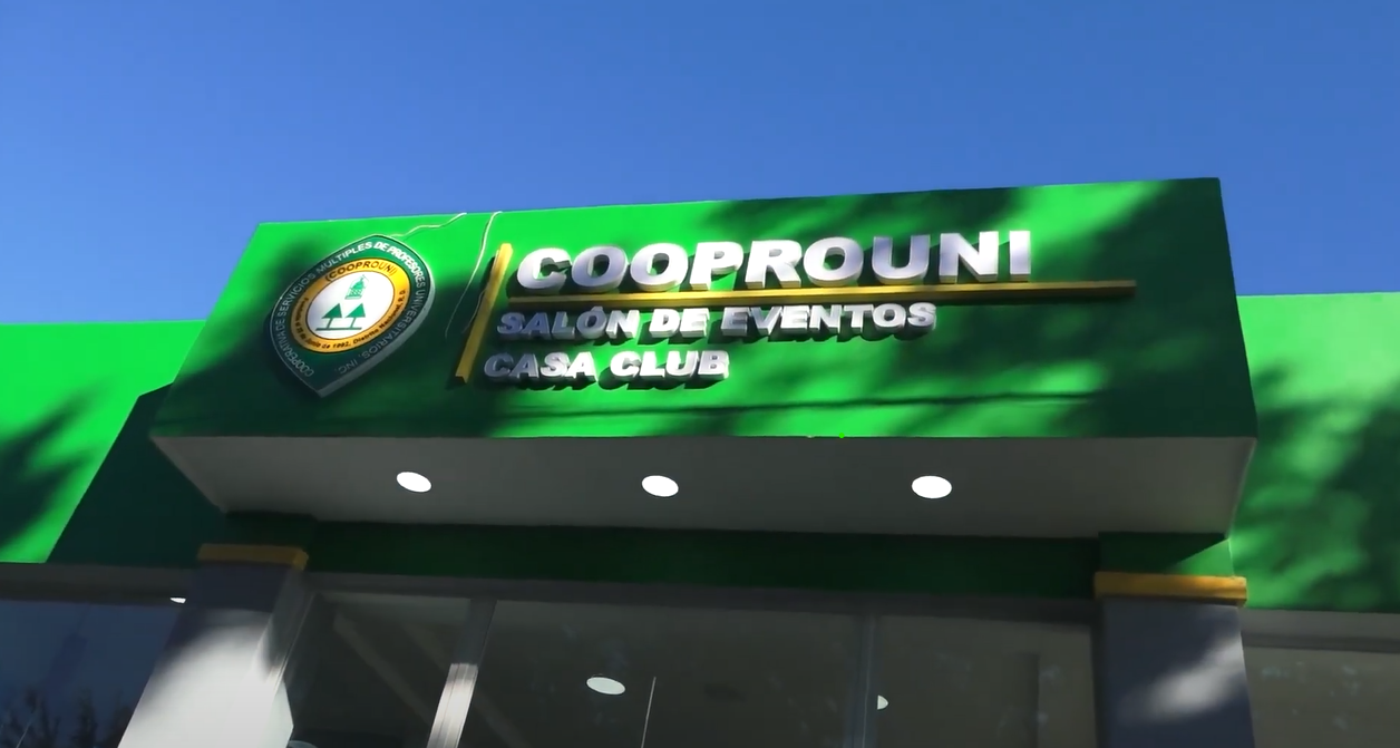 Imagen de grupo de oficiales